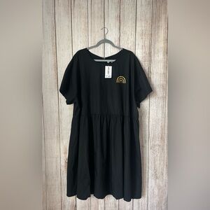 Chic Black Maxi Dress with Gold Accent